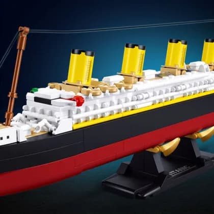 Medium Scale Titanic Model Set (M38-B01551)