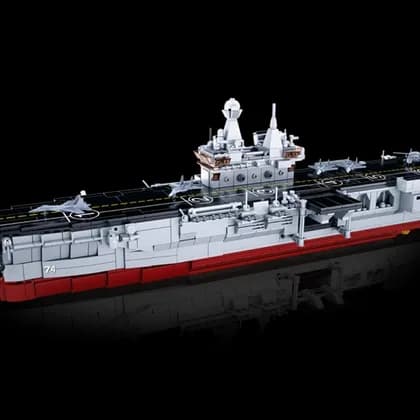 1:450 Scale Large Assault Aircraft Carrier (M38-B0699)