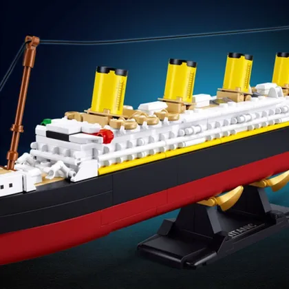 Medium Scale Titanic Model Set (M38-B01551)